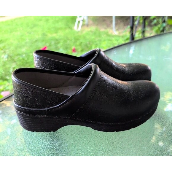 Dansko Womens LT Black Floral Tooled Clog Size 41 EU (10.5-11 US) Work Nurse EUC - Picture 4 of 8